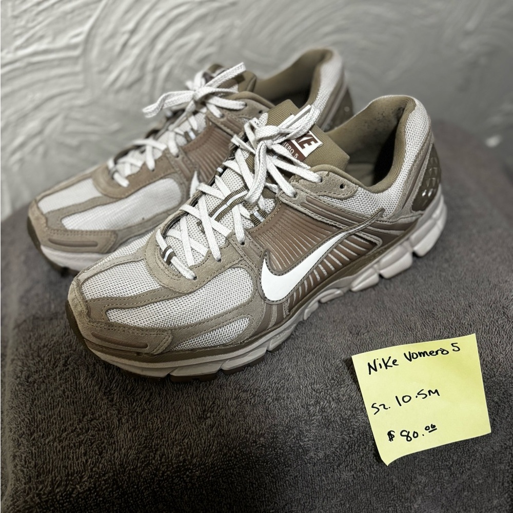 Nike Vomero 5 in White and Brown